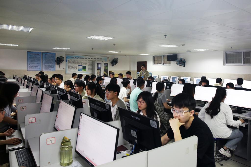 英国上市公司365